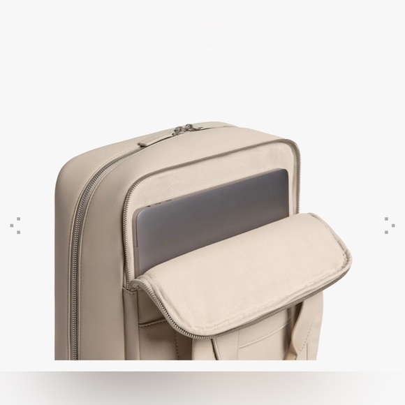 Metro Backpack - Picture 2 of 7